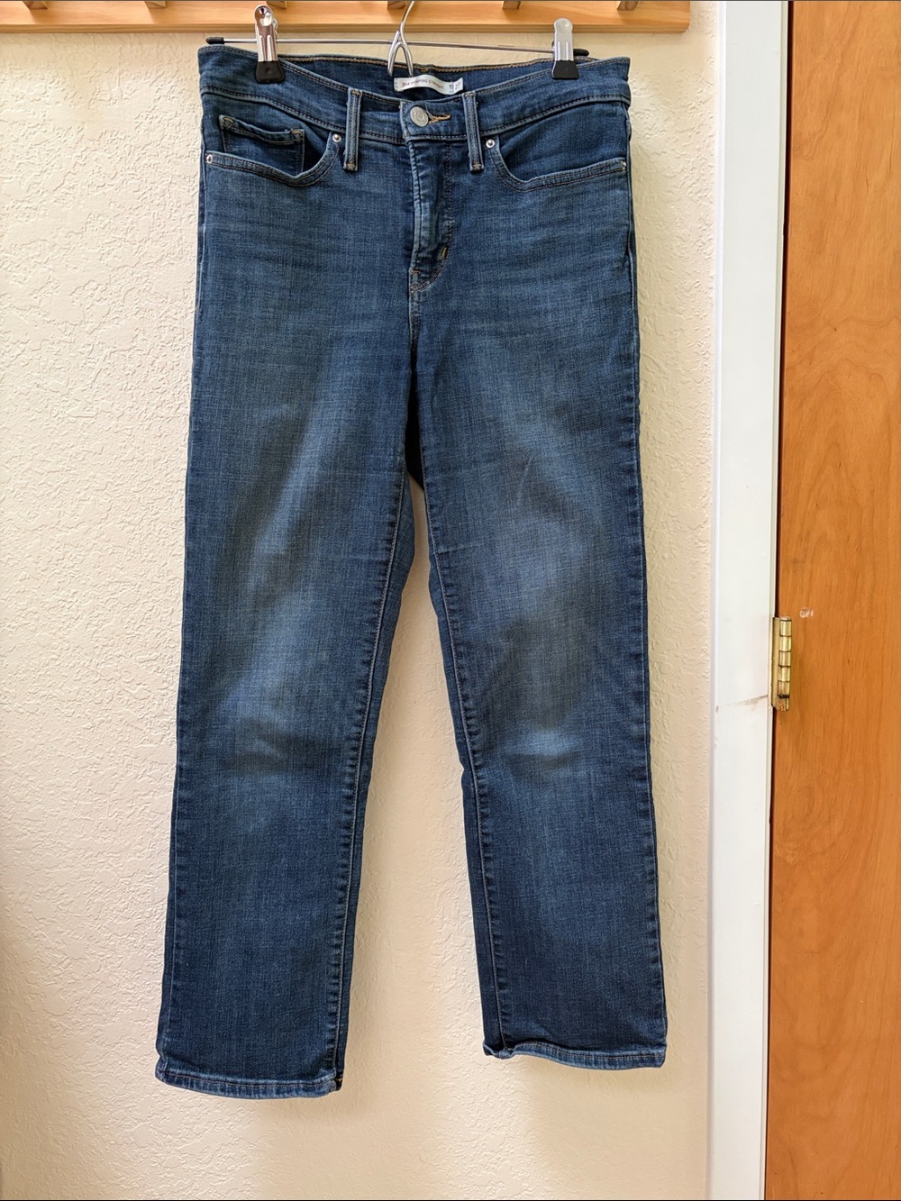 Levi’s 314 -Shaping Straight Women's Jeans - size 27